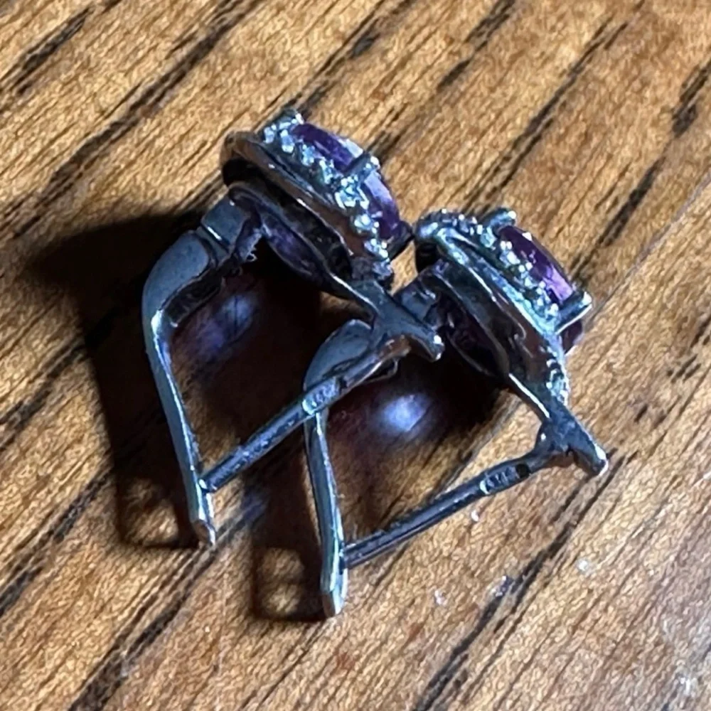 925 Sterling Silver Huggie
Earring over
Round Alexandrite 4,Ict. - Picture 2 of 10